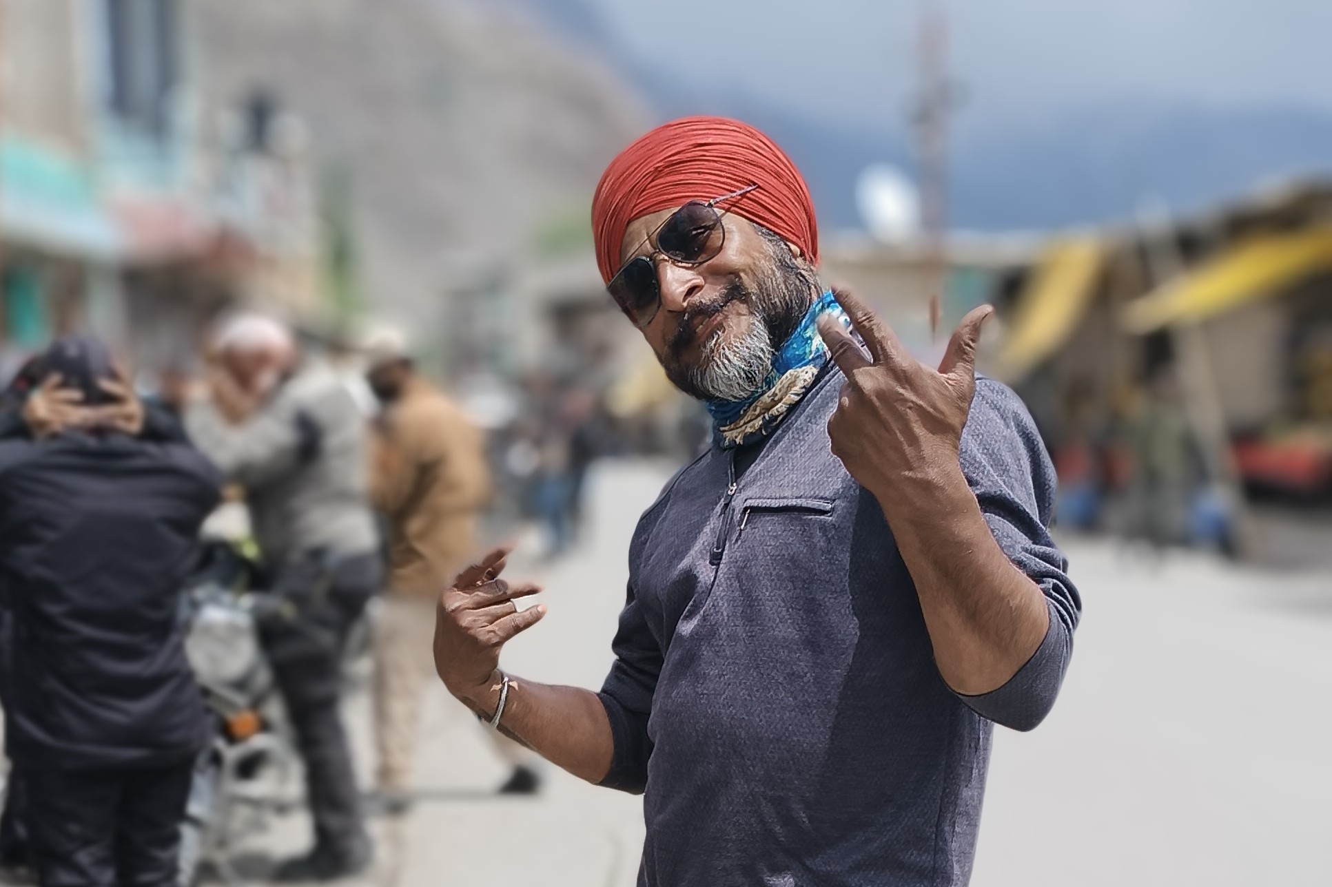 Raja, mécanicien moto Royal Enifeld - Voyage moto Inde Himalaya et Inde du Sud avec Himalayan Bikers