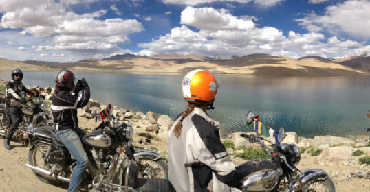 Lac Tsomoriri en Royal Enfield - Voyage moto en Inde Himalaya au Ladakh