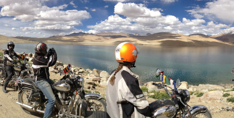 Lac Tsomoriri en Royal Enfield - Voyage moto en Inde Himalaya au Ladakh