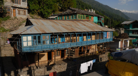 Maison traditionnelle à Manali - Voyage moto du Kinnaur au Spiti, Himachal pradesh, Inde, Himalaya