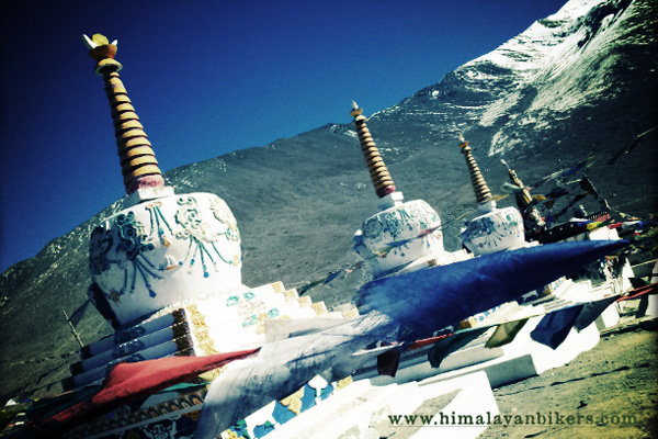 Stupa au col du Kumzum La - Voyage moto du Kinnaur au Spiti, Himachal pradesh, Inde, Himalaya
