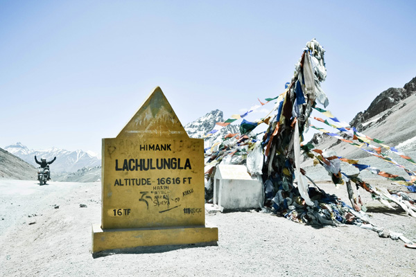 Col de Lachunglung La sur la route de Manali à Leh en Royal Enfield - Voyage moto au coeur du Ladakh, Inde, Himalaya