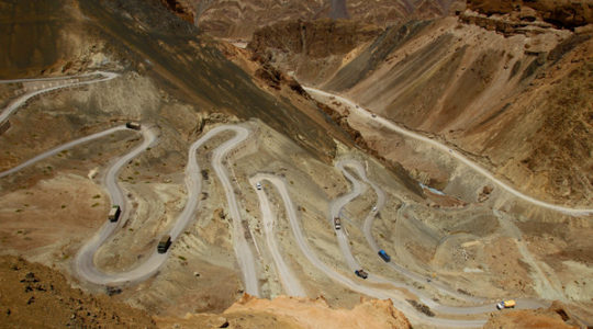 Lacet de Jalebi, ancienne route de Lamayuru - Voyage à moto Transhimalayenne et Ladakh, Inde, Himalaya