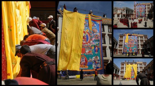 Déroulement du Thangka au monastère de Lamayuru - Voyage à moto Transhimalayenne et Ladakh, Inde, Himalaya