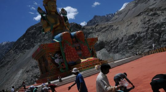 Bouddha Maitreya au monastère de Diskit dans la vallée de la Nubra - Voyage à moto Transhimalayenne et Ladakh, Inde, Himalaya