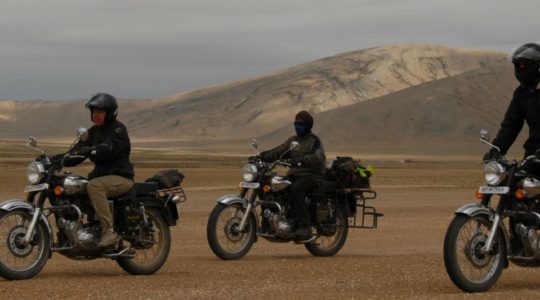 Royal enfield sur la route de Manali à Leh - Voyage à moto Transhimalayenne et Ladakh, Inde, Himalaya