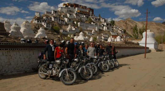 Royal enfield au monastère de Tiksey - Voyage à moto Transhimalayenne et Ladakh, Inde, Himalaya