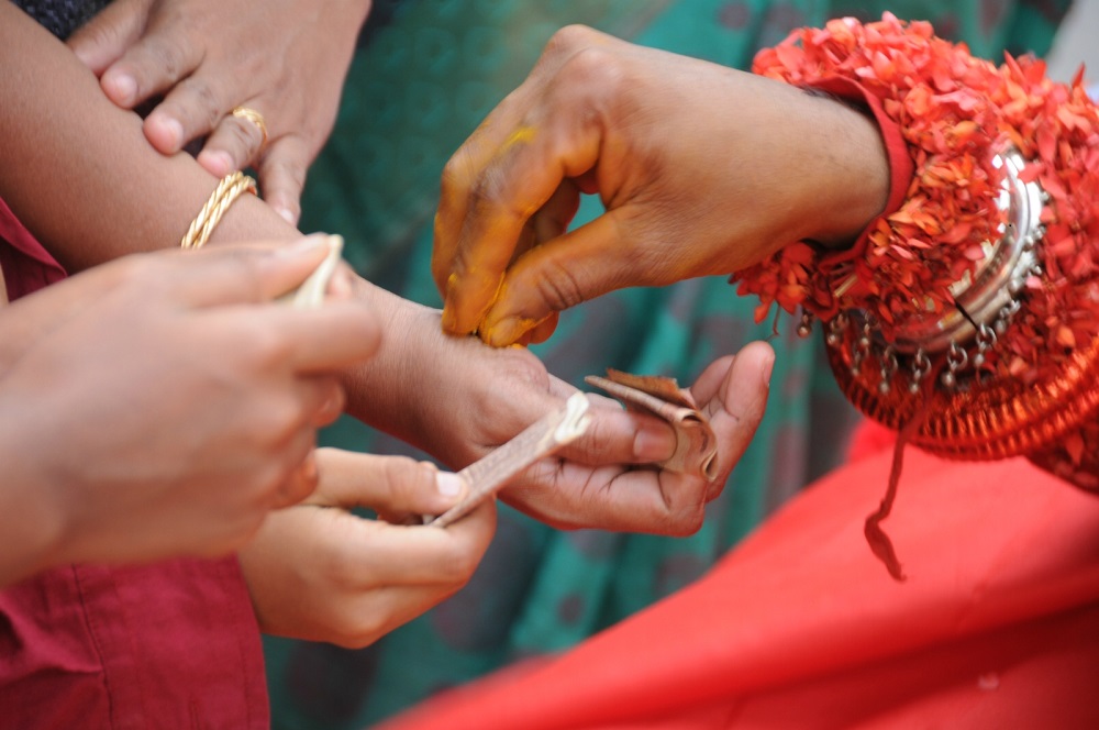 Rituel du teyyam au Kerala lors de notre voyage moto en Inde du Sud 