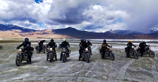 Transhimalayenne et Ladakh en moto Royal Enfield au lac Tsokar