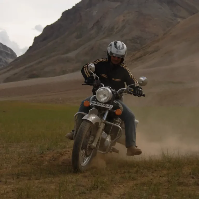 transhimalayenne-royal-enfield-ladakh-inde