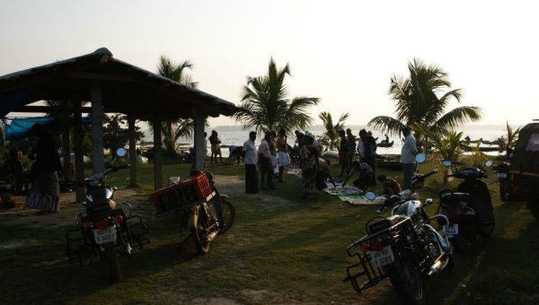 road-trip-moto-voyage-inde-sud-royal-enfield-kerala-karnataka-tamil-nadu-enchere-peche-poisson