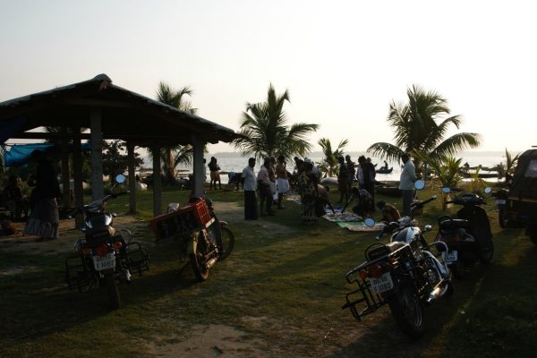 road-trip-moto-voyage-inde-sud-royal-enfield-kerala-karnataka-tamil-nadu-enchere-peche-poisson
