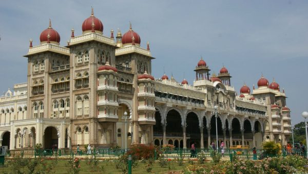 road-trip-moto-voyage-inde-sud-royal-enfield-kerala-karnataka-tamil-nadu-palais-mysore