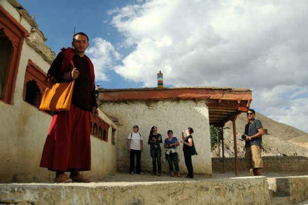 Moine au monastère de Lamayuru - Voyage moto au coeur du Ladakh, Inde, Himalaya