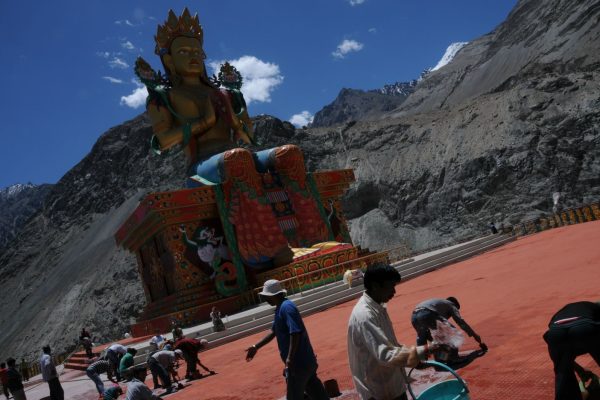 Bouddha Maitreya au monastère de Diskit dans la vallée de la Nubra - Voyage à moto Transhimalayenne et Ladakh, Inde, Himalaya