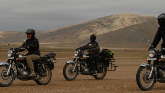 Royal enfield sur la route de Manali à Leh - Voyage à moto Transhimalayenne et Ladakh, Inde, Himalaya