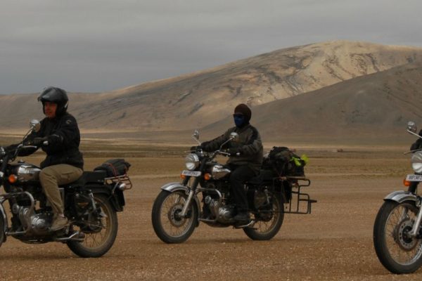 Royal enfield sur la route de Manali à Leh - Voyage à moto Transhimalayenne et Ladakh, Inde, Himalaya