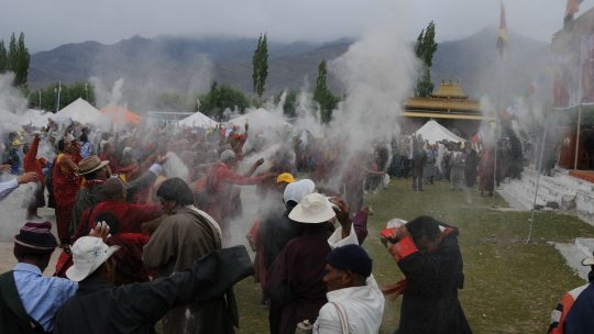 Fête pour l'anniversaire du Dalaïlama à Choglamasar - Voyage à moto Transhimalayenne et Ladakh, Inde, Himalaya