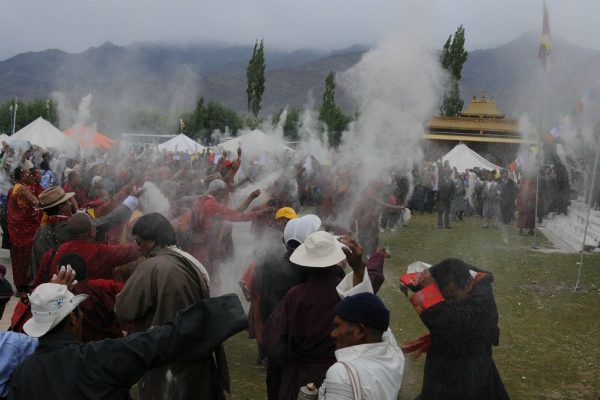 Fête pour l'anniversaire du Dalaïlama à Choglamasar - Voyage à moto Transhimalayenne et Ladakh, Inde, Himalaya