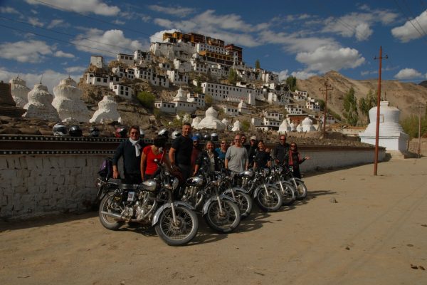Royal enfield au monastère de Tiksey - Voyage à moto Transhimalayenne et Ladakh, Inde, Himalaya
